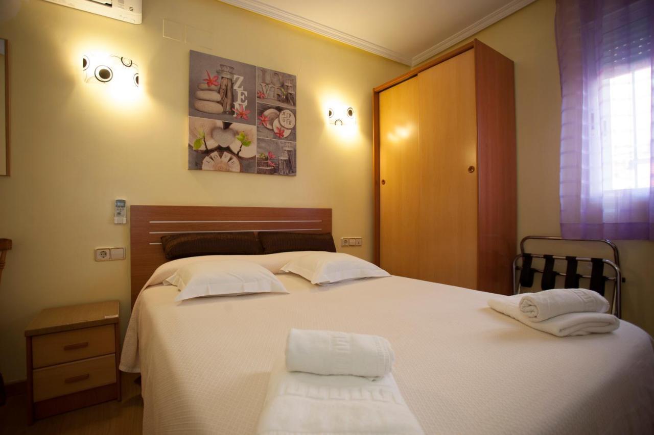 Hospedaje Los Rosales Madrid Exterior foto